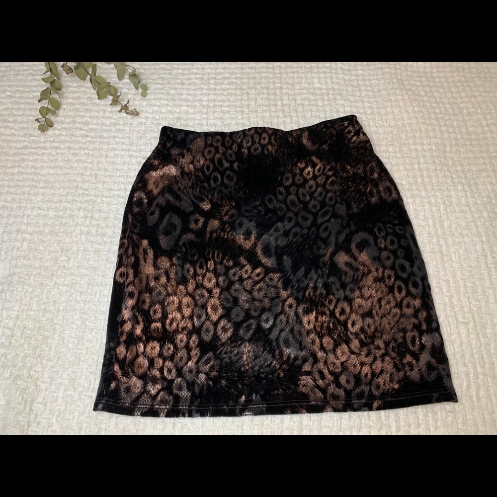 Matching set skirt and crop top - Picture 5 of 6